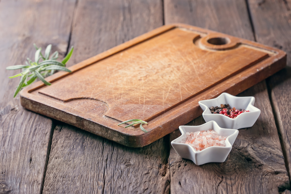 Ustensiles de cuisine : planche à découper bois !