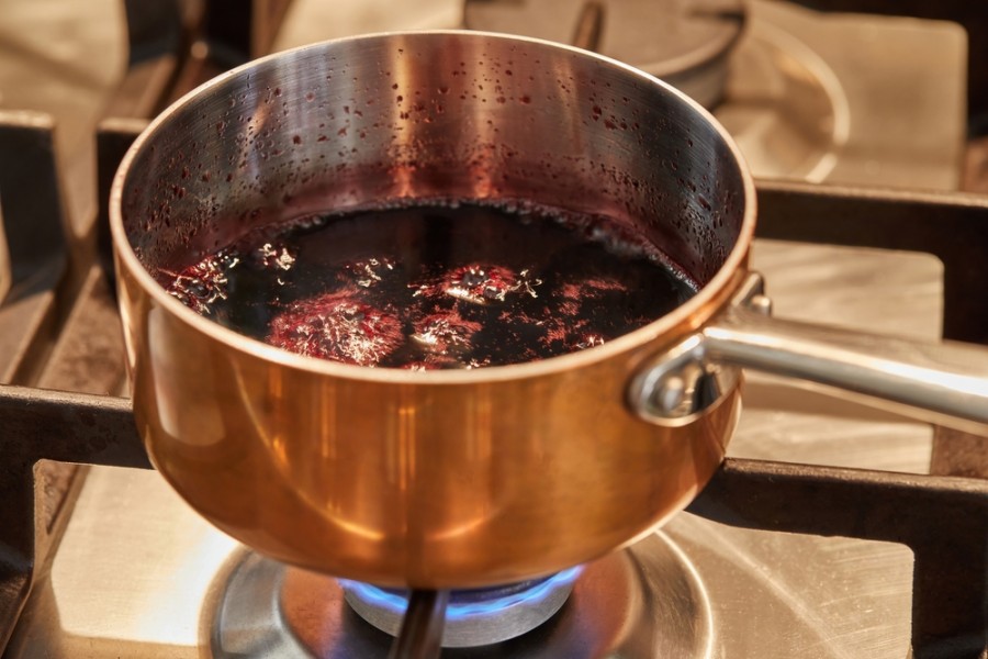 Quel est l'intérêt de cuisiner dans une casserole en cuivre ?