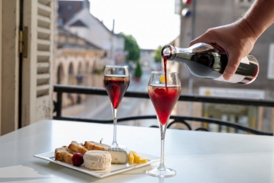 Comment se boit la liqueur de cassis ?