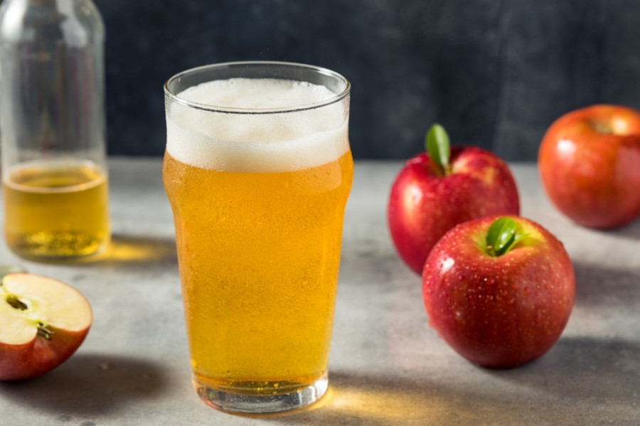 Pourquoi le cidre est-il si populaire en Normandie et en Bretagne ? Pourquoi le cidre est-il si populaire en Normandie et en Bretagne ?